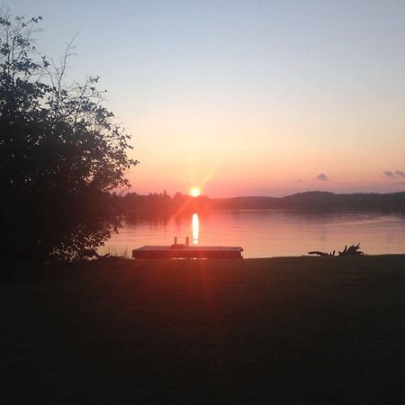 Algonquin'S Edge Resort Madawaska Extérieur photo